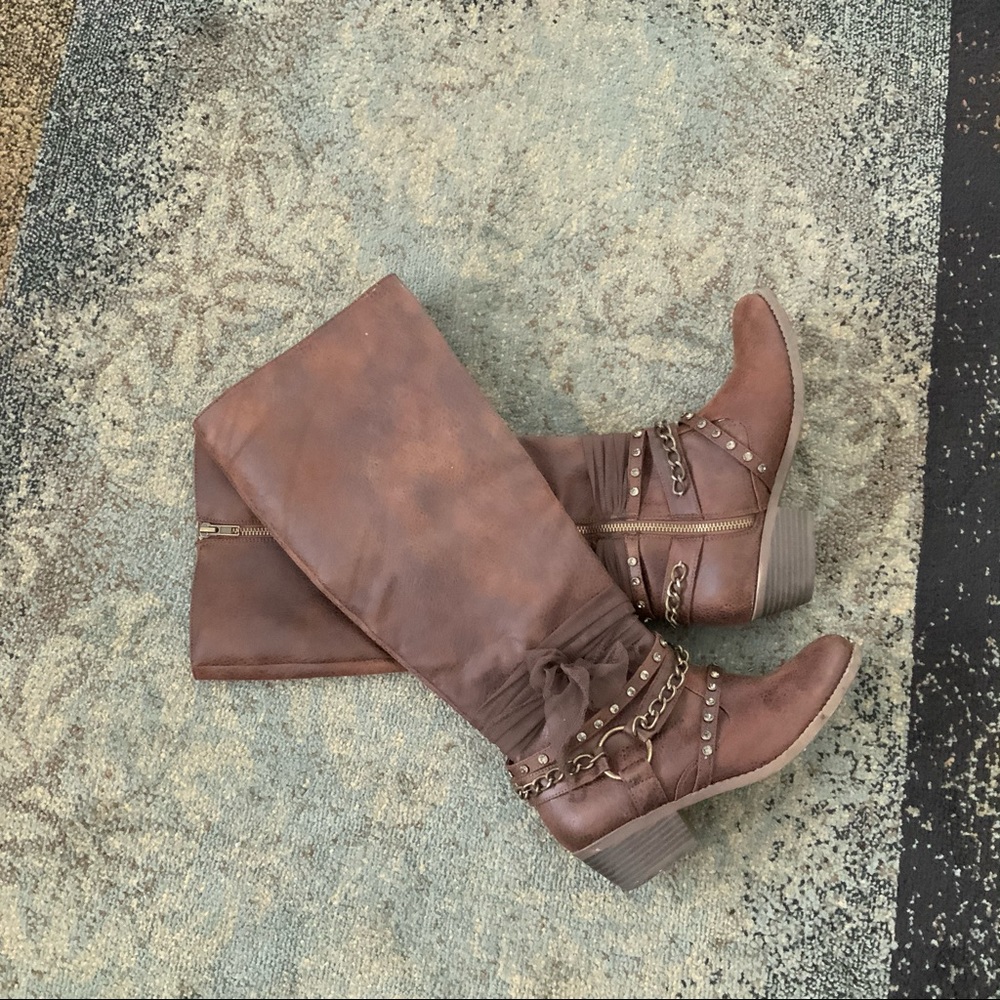 Cute brown boots